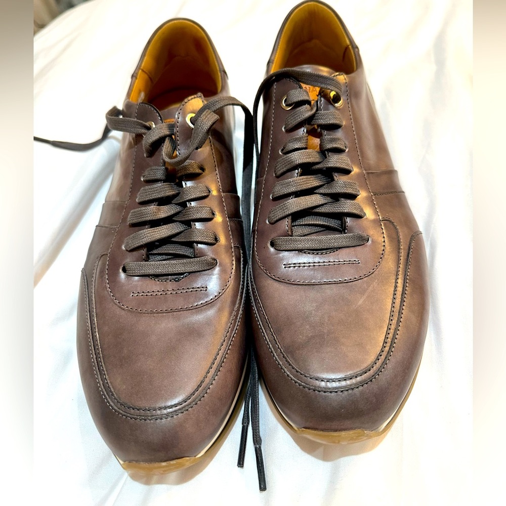 Magnanni mens, very special gray leather, elegant and looks like brand new.